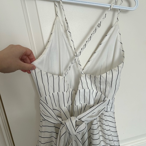 NWOT Women’s White Striped Romper! Size Small - Picture 2 of 2